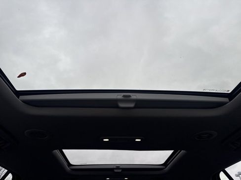 Used 2023 GMC Acadia SLT w/ Preferred Package image 29