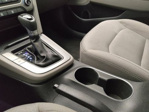 Used 2017 Hyundai Elantra SE image 26