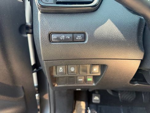 Used 2020 Nissan Rogue S FWD image 5