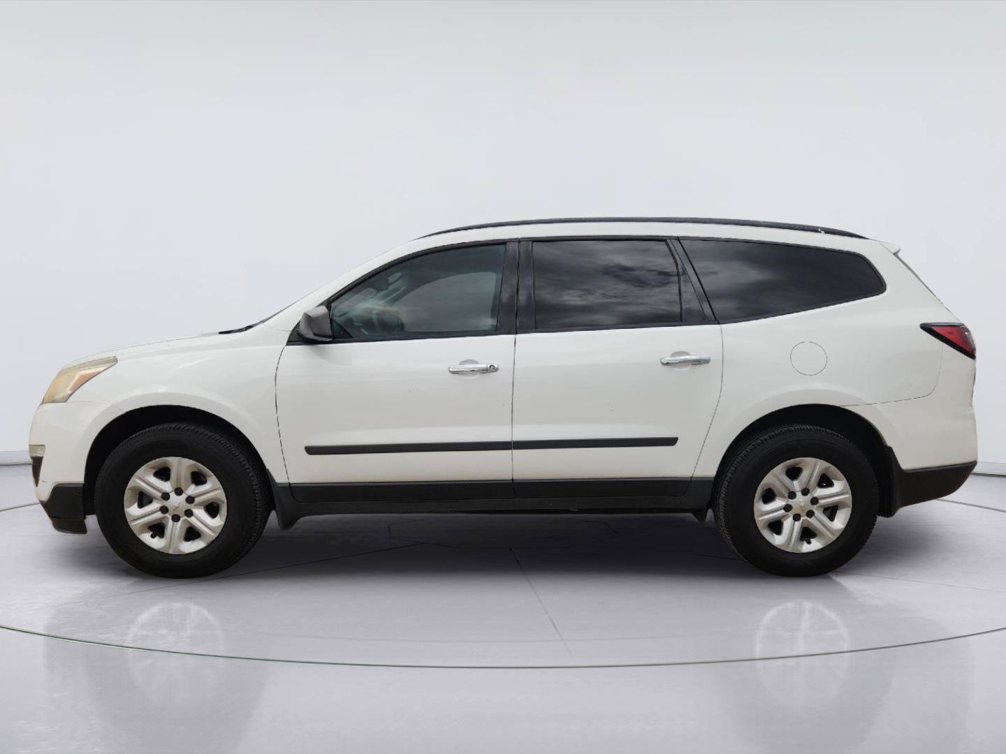 Used 2017 Chevrolet Traverse LS FWD image 4