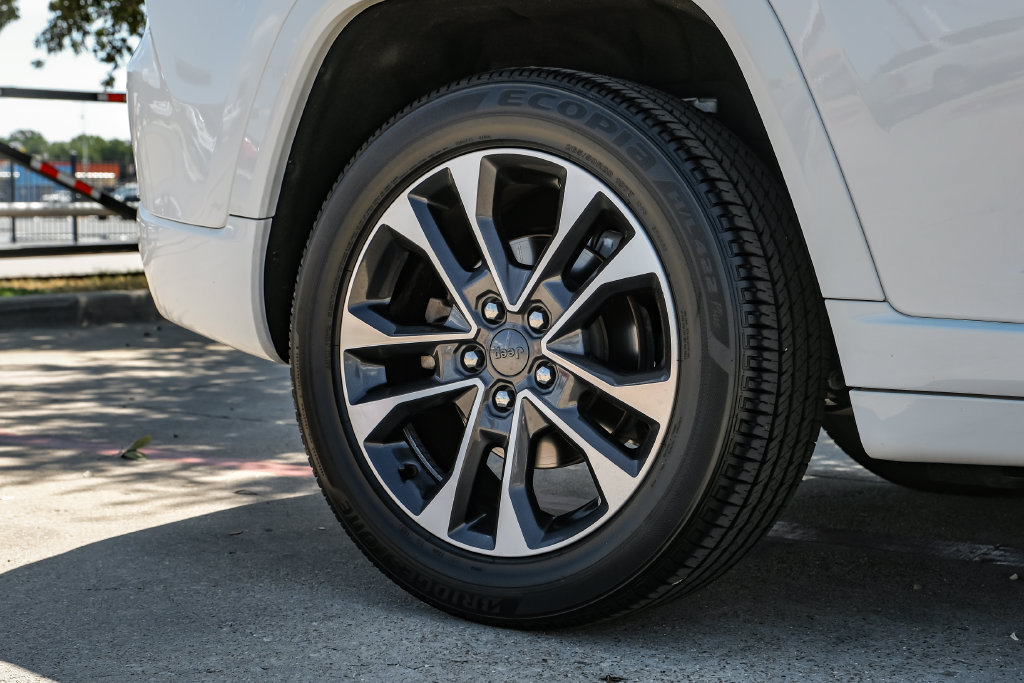 Used 2023 Jeep Grand Cherokee Overland AWD/4WD image 71