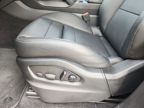 Used 2024 Porsche Cayenne S image 27