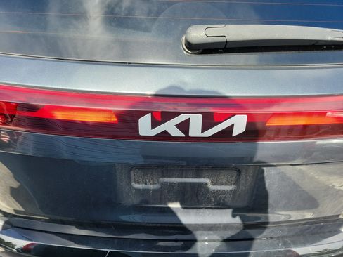 Used 2024 Kia Seltos EX FWD image 8