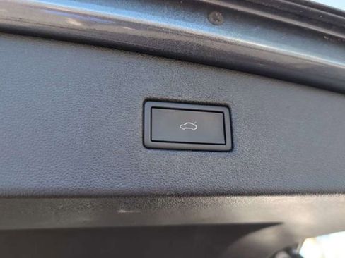 Certified 2022 Volkswagen Tiguan SE w/ Panoramic Sunroof Package image 28