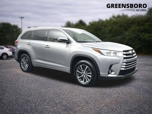 Used 2018 Toyota Highlander XLE FWD image 1