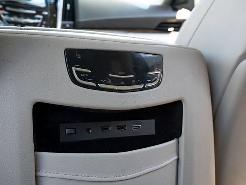 Used 2020 Cadillac Escalade Premium Luxury AWD/4WD image 11