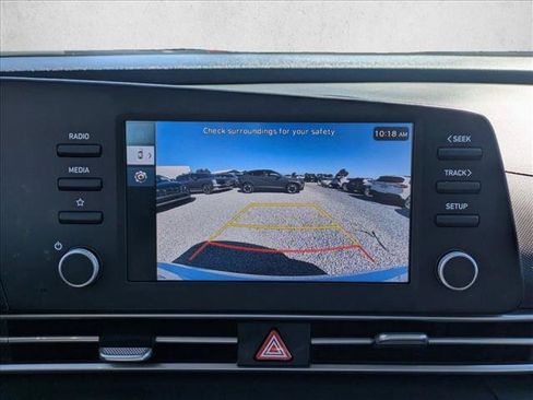 Used 2025 Hyundai Elantra SE FWD image 13