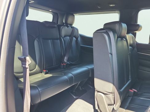 Certified 2022 Jeep Wagoneer Series I AWD/4WD image 16