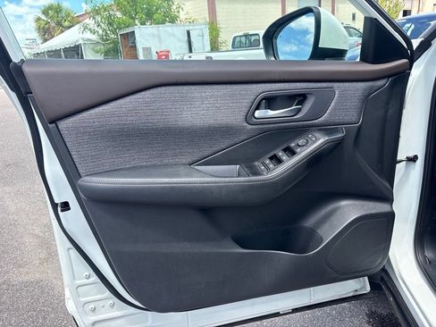 Used 2023 Nissan Rogue SV FWD image 10