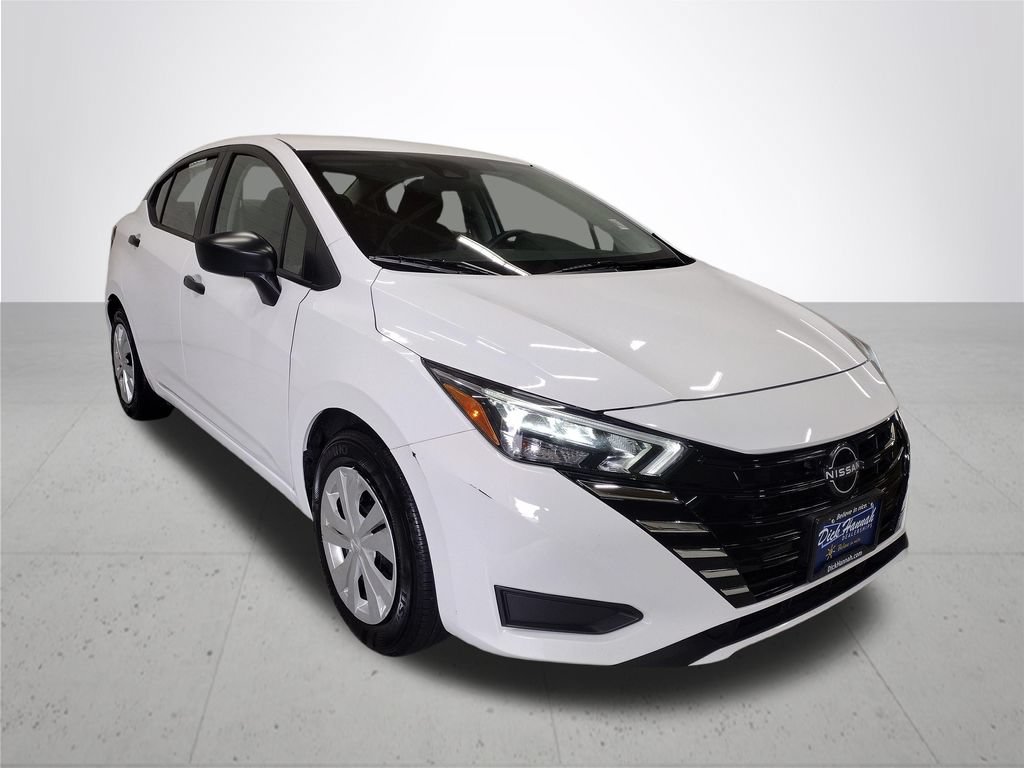 Used 2025 Nissan Versa S FWD image 4