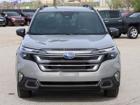 Used 2025 Subaru Forester Limited w/ Popular Package image 5