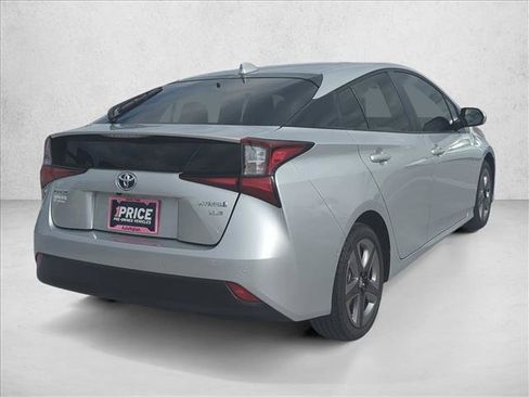 Used 2021 Toyota Prius XLE image 5