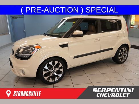 Used 2013 Kia Soul ! w/ Premium Pkg FWD image 1