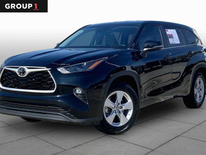 Used 2023 Toyota Highlander LE