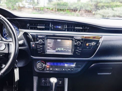 Used 2015 Toyota Corolla S image 16