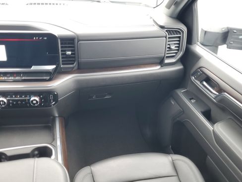 Used 2024 GMC Sierra 2500 SLT w/ SLT Premium Package image 18