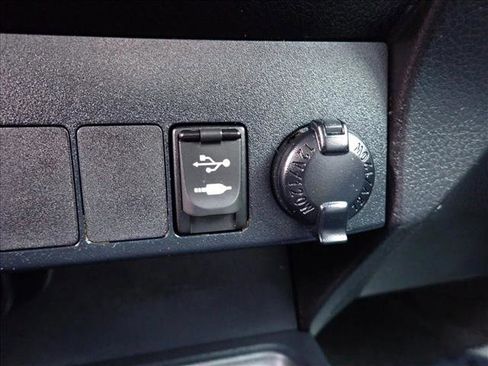 Used 2013 Toyota RAV4 Limited FWD image 22