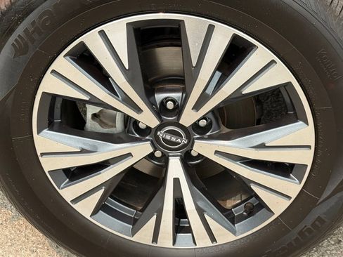 Used 2023 Nissan Rogue SV AWD/4WD image 43