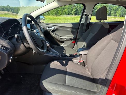 Used 2017 Ford Focus SEL w/ Cold Weather Package FWD image 13