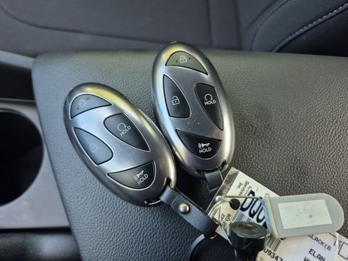 Used 2025 Hyundai Elantra Sport image 27