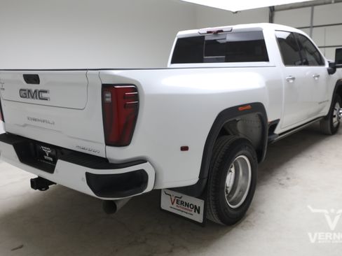 Used 2024 GMC Sierra 3500 Denali Ultimate AWD/4WD image 5