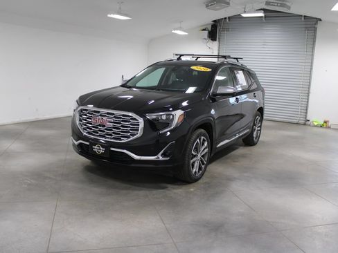Used 2020 GMC Terrain Denali w/ Denali Premium Package AWD/4WD image 4
