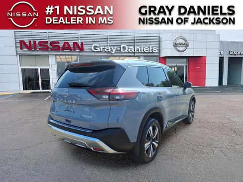 Used 2023 Nissan Rogue Platinum w/ Platinum Premium Package FWD image 7