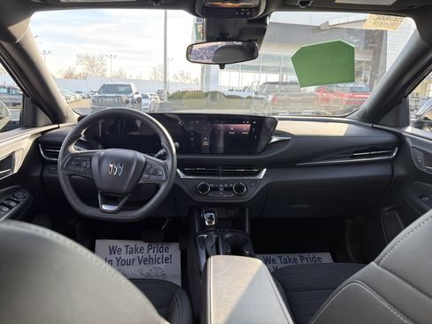 Used 2024 Buick Envista Preferred image 25