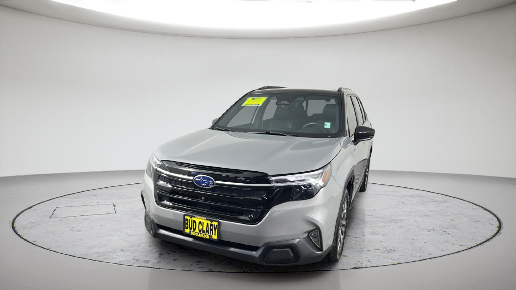 Used 2025 Subaru Forester Touring AWD/4WD image 2