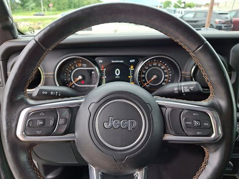 Certified 2022 Jeep Gladiator Overland AWD/4WD image 18