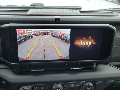 Used 2026 Jeep Wrangler Unlimited Rubicon AWD/4WD image 18