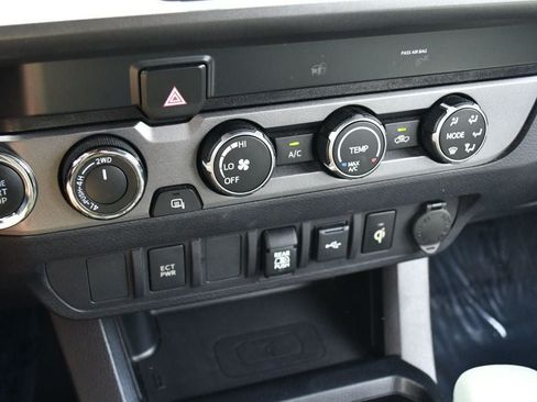 Used 2020 Toyota Tacoma TRD Off-Road AWD/4WD image 54