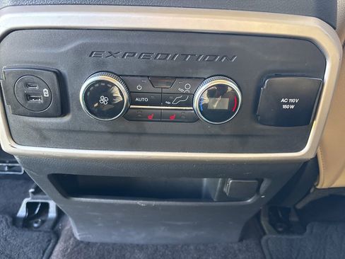 Used 2022 Ford Expedition Limited image 30