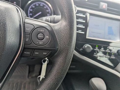 Used 2019 Toyota Camry LE FWD image 18