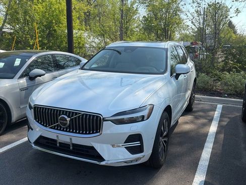 Used 2023 Volvo XC60 B5 Plus AWD/4WD image 2