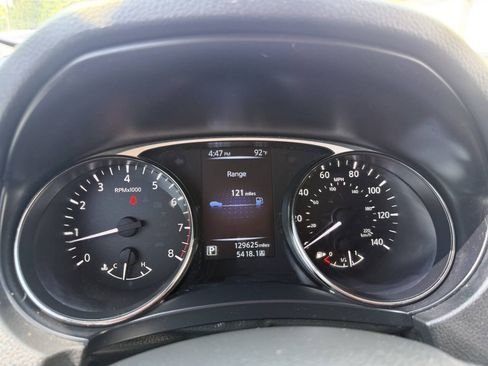 Used 2016 Nissan Rogue SV FWD image 10