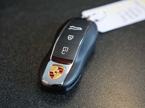 Certified 2026 Porsche Macan image 43