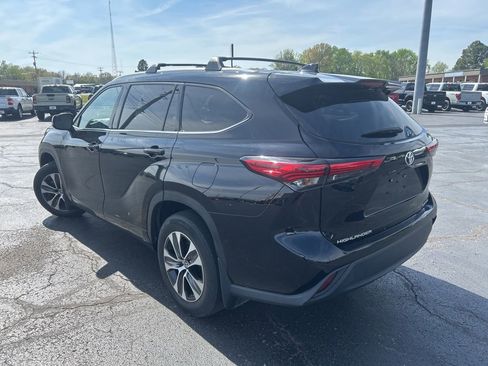 Used 2022 Toyota Highlander XLE image 5