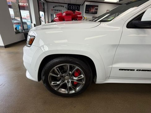 Used 2021 Jeep Grand Cherokee SRT image 9