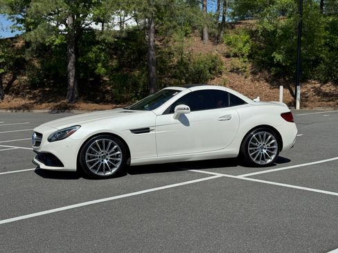 Used 2020 Mercedes-Benz SLC 300 image 5