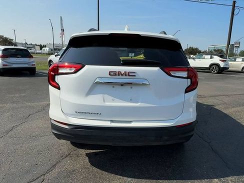 Used 2024 GMC Terrain SLE w/ Driver Convenience Package FWD image 7