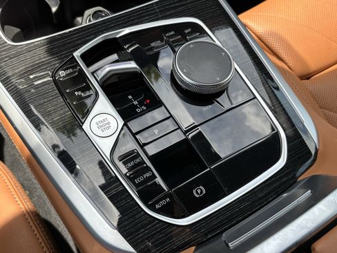 Used 2024 BMW X5 sDrive40i w/ M Sport Package RWD image 26