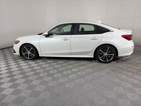 Used 2024 Honda Civic Touring image 4