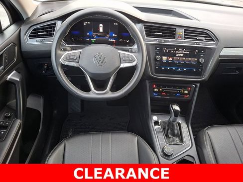 Used 2023 Volkswagen Tiguan SE image 12