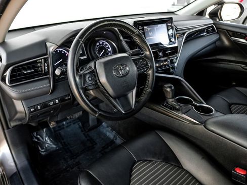 Used 2021 Toyota Camry SE image 2