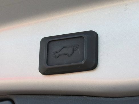 Used 2022 Toyota RAV4 XLE w/ Convenience Package AWD/4WD image 7