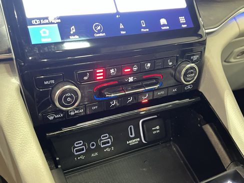 Used 2023 Jeep Grand Cherokee Overland w/ Adv Protech Group III image 22