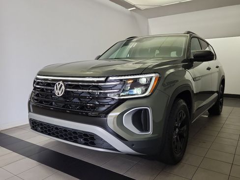 New 2026 Volkswagen Atlas Peak Edition AWD/4WD image 2