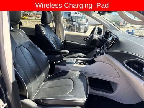 Used 2023 Chrysler Pacifica Limited FWD image 27