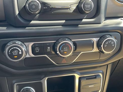 Used 2021 Jeep Wrangler Sport AWD/4WD image 18